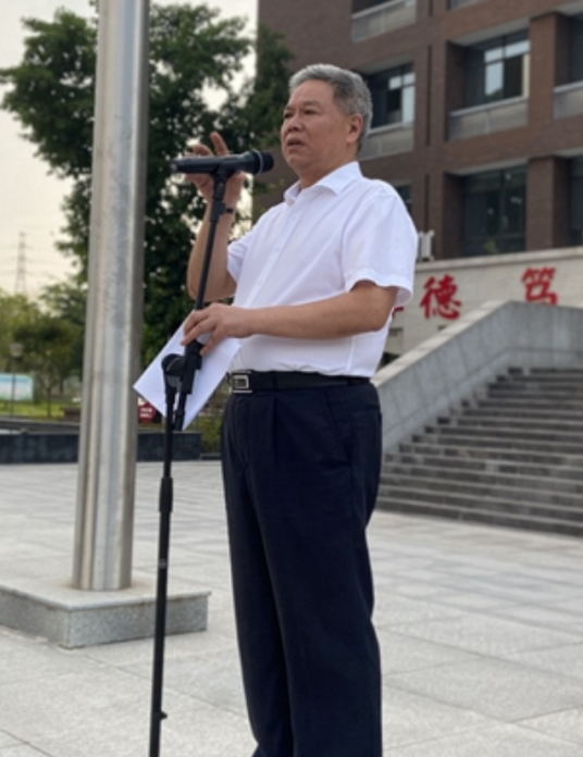 刘能（内江六中副校长）