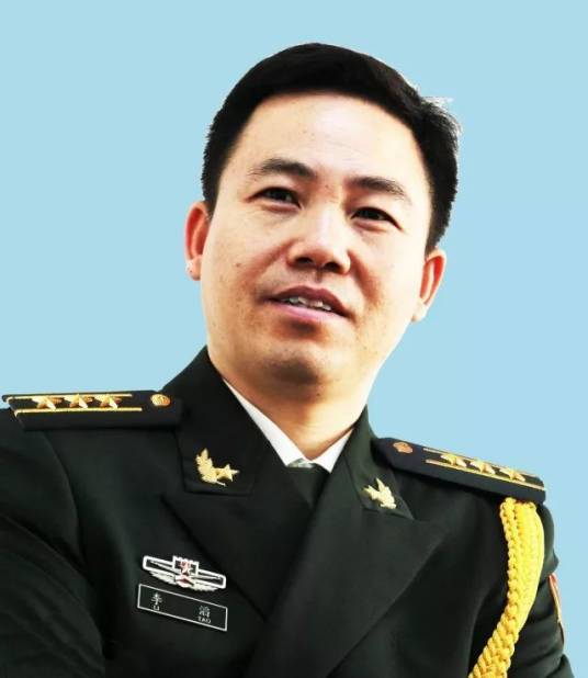 李滔（上海市青年书法家协会理事、教官）