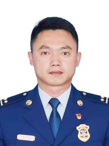 林清峰(广东省珠海市金湾区红旗消防救援站政治指导员、三级指挥员消防救援衔)