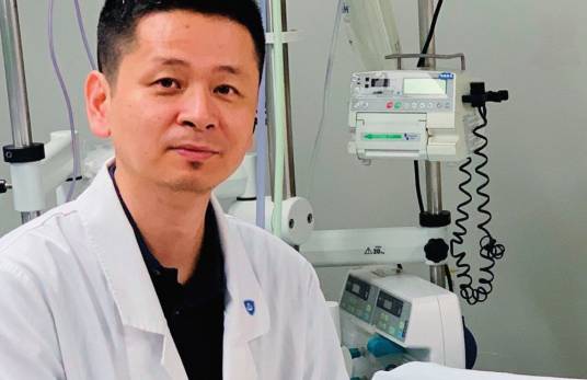 钟鸣(复旦大学附属中山医院重症医学科副主任)