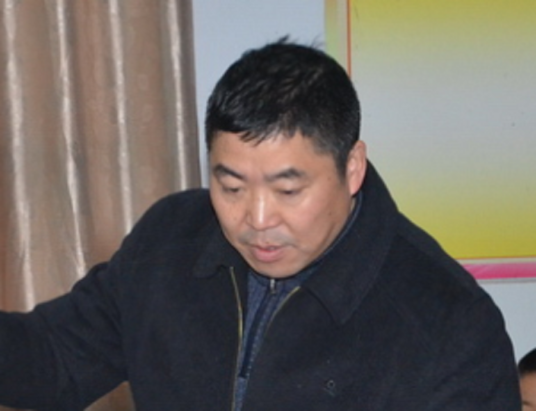 陈锋(恩施市第二实验小学副校长)