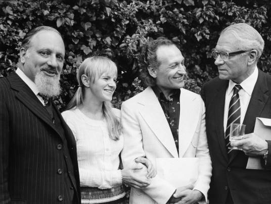 英国人(2000年上海世纪出版集团出版的图书)