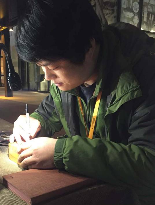 吴志明（江西省工艺美术师，高级工艺美术师）