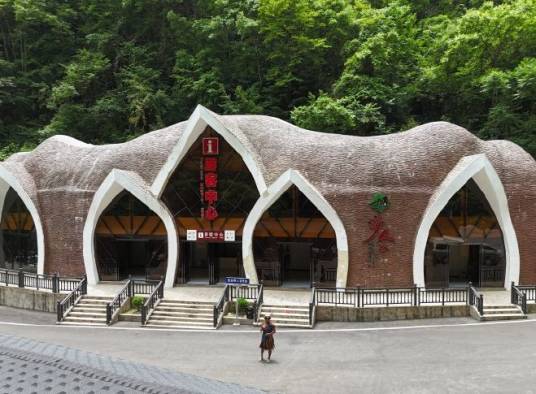 十堰市野人谷·野人洞旅游区