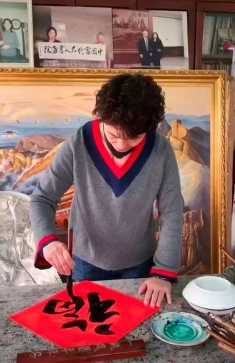 刘麟(书法家记者)