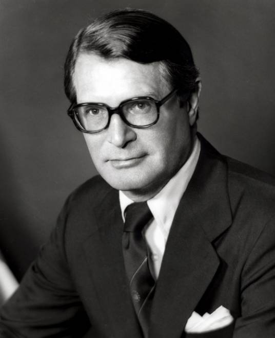 埃利奥特·理查森