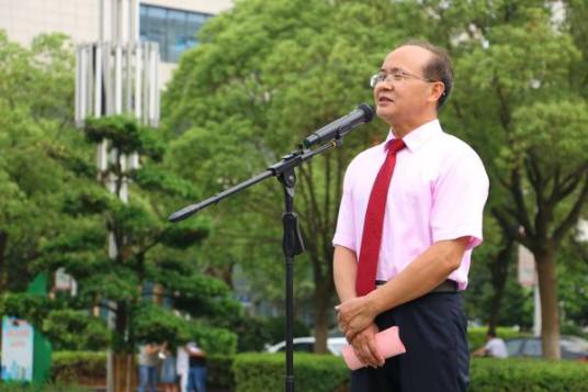 徐小平(江西省南昌县莲塘第一中学党委书记)