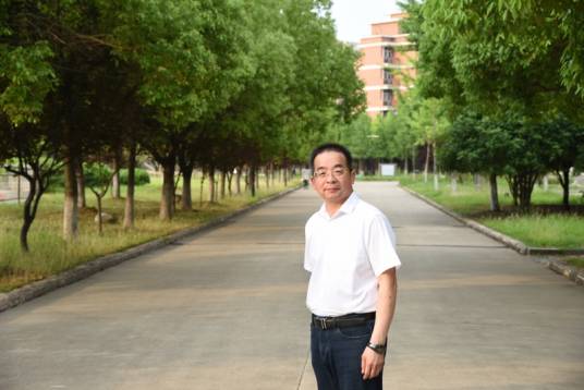 姚国平(江苏省仪征中学校长)