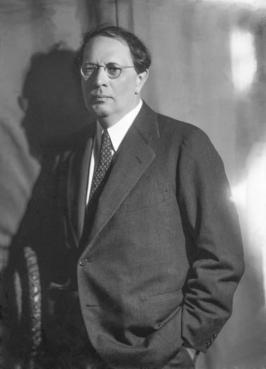 阿·托尔斯泰(苏联著名作家、《苦难的历程》作者)