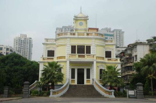 广州湾法国公使署旧址和法军指挥部旧址