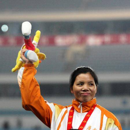 黄秋艳(中国女子三级跳远运动员)