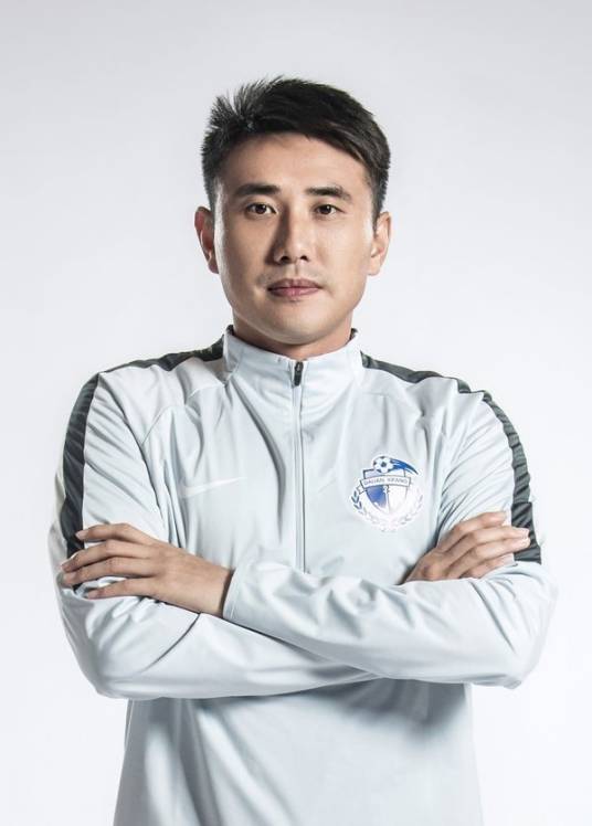 王亮(辽宁大连籍足球运动员)