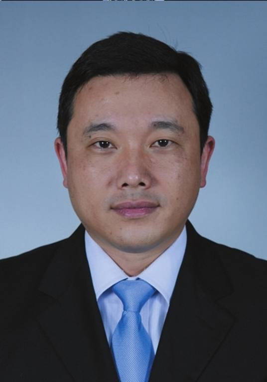 陈强(上海市松江区城市管理行政执法局党委委员、副局长,执法大队副大队长)