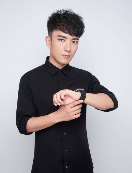 丁一（起点中文网A级签约作家）