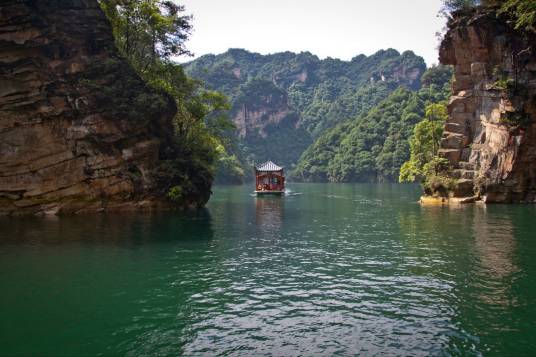 张家界市宝峰湖旅游区