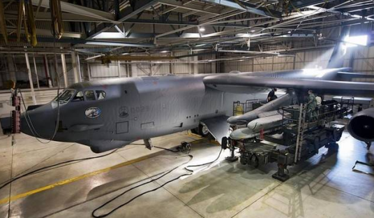 美空军B-52H重型战略轰炸机
