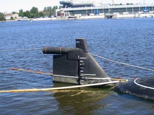 拖曳线列阵声纳