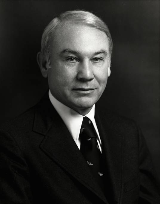 威廉·米勒(美国第65任财政部长、第11任美联储主席)