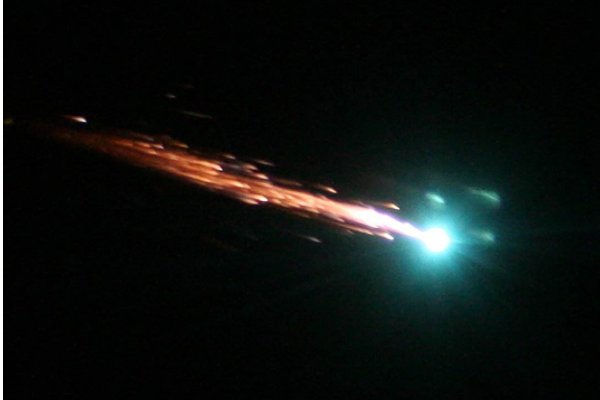 河南多地凌晨突然被不明物体照亮，这名不明物体可能会是什么？