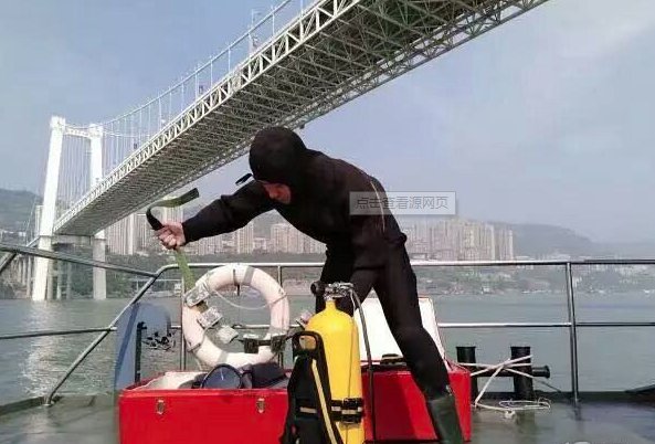 重庆公交车为什么坠江了？