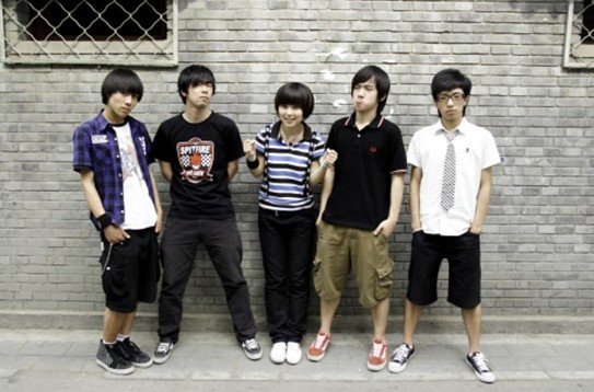 求！！！指人儿乐团每个人的详细资料！！！