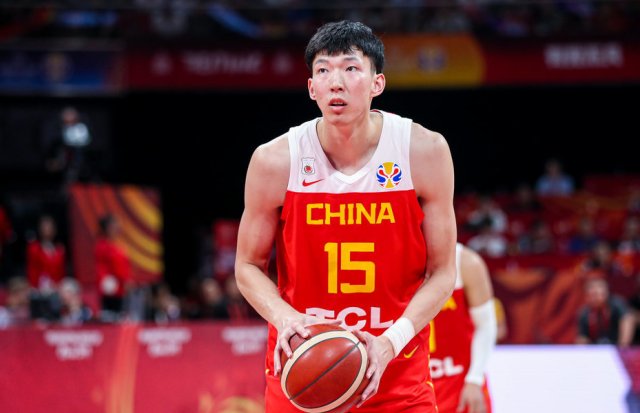 男篮三大新星，王哲林国家队最高得分18分，那郭艾伦和周琦是多少分？