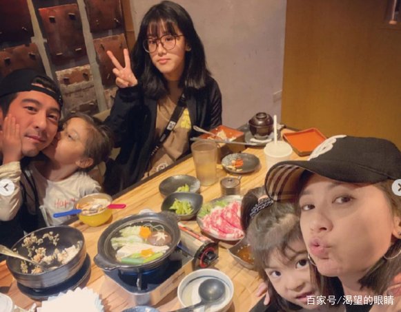 贾静雯为老公庆生，一家五口照片，你有被美到了吗？