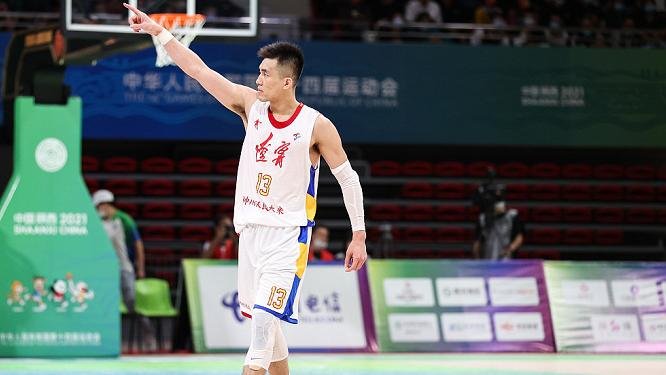 辽宁常规赛中,郭艾伦不上场的原因是什么?