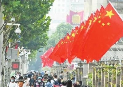 武汉街头挂上了4万面五星红旗,对此事你有何看法?