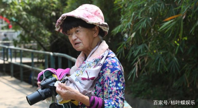 周润发捐全部家产，无儿无女的姐姐却没人照顾，姐弟关系真的这糟糕吗？