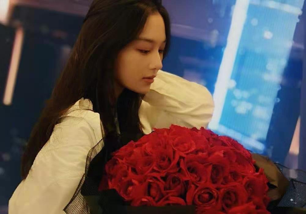 军嫂张馨予罕晒老公!何捷侧脸帅似吴彦祖,他们是如何相识的?