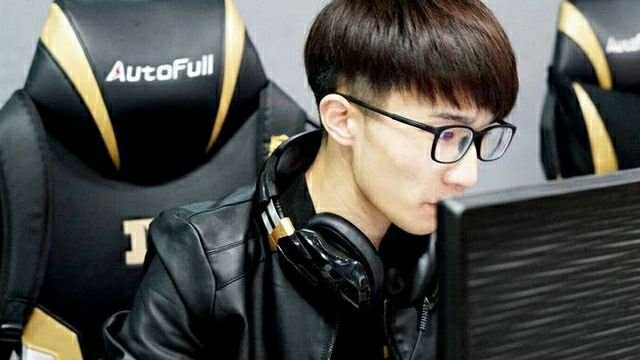 RNGM一笑解约，众多优秀选手被俱乐部毁掉，KPL选手得不到保护吗？