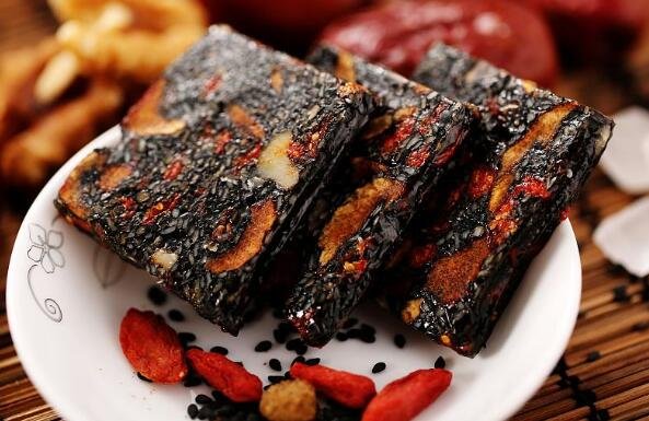 阿胶就是水煮驴皮吗？女人常吃阿胶会有哪些“神奇”功效？