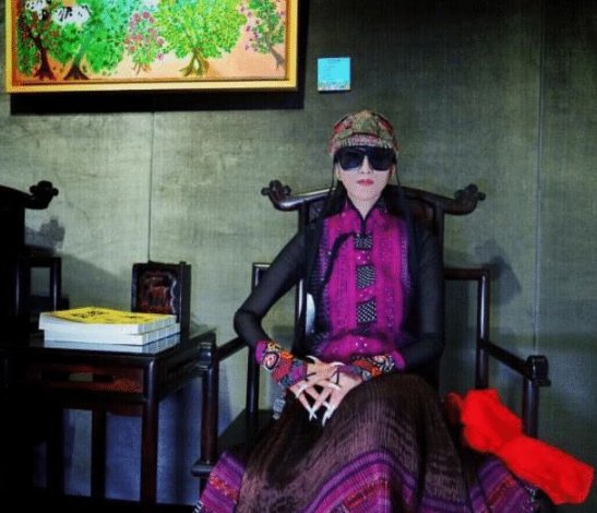 62岁的杨丽萍仙气全无，曾长年吃花瓣，如今怎样了？