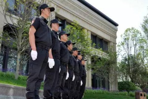 根据生活事例,谈谈如何坚持一切从实际出发?