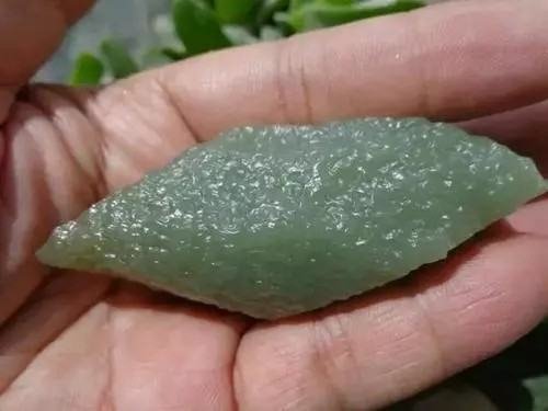 和田玉戈壁料只有绿色和白色吗？