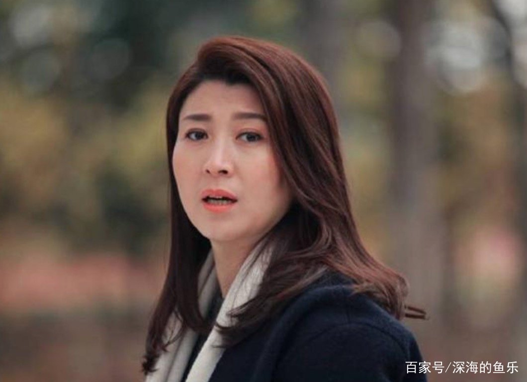 闫学晶借前夫上位，助理怒揭其丑闻，这是赵本山看不上她的原因吗？