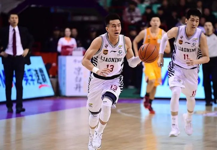 辽宁常规赛中,郭艾伦不上场的原因是什么?