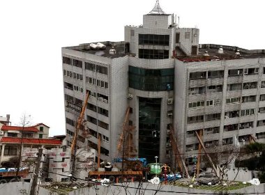 吓人！市民住35楼称地震时像坐大摆锤，地震时大楼的高低层，哪个更安全？