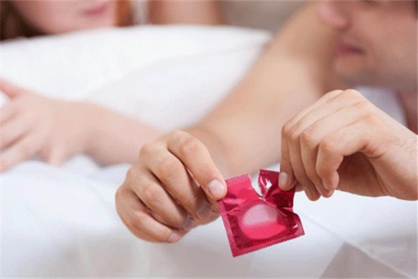 云南规定向伴侣隐瞒艾滋将被追究刑责，查出艾滋是否就应当立即告诉对方？