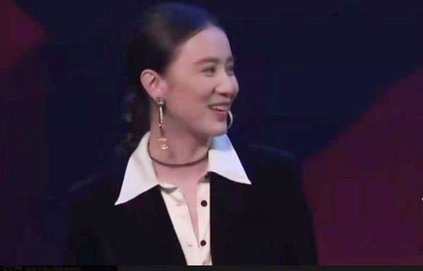 小宋佳和张黎有过一段恋情，对方还为她离婚，为何有这么大的魅力？