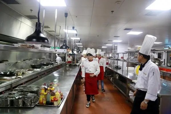 315记者卧底7-11曝光后厨乱象，这在行业内是否属于普遍现象吗？