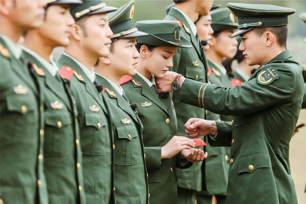 网友大呼”性感女神”张馨予高攀不上！何捷究竟有什么家庭背景？