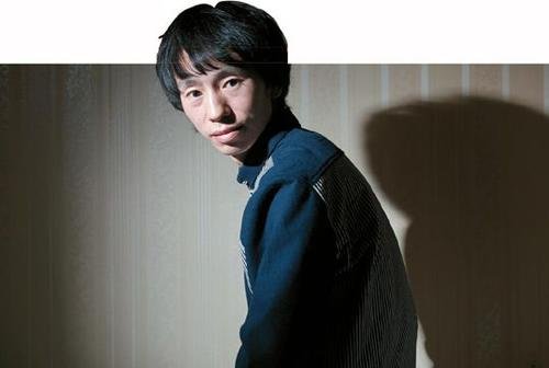 汉中歌手庞麦郎出院后首发声，在家看书写歌干农活，他此前是因何住院的？