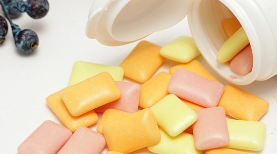 什么东西进去是硬的出来是软的？