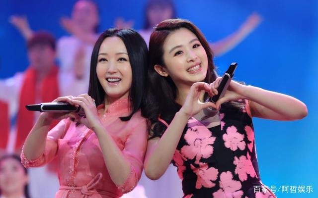 15岁爆红后被骂“公交车”，深陷绯闻消失16年，张含韵如今怎样了？