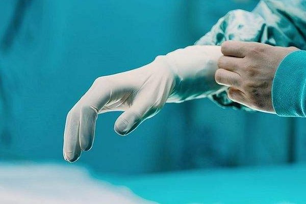 揭肿瘤乱象的张煜被北医三院开除，这名医生对该医院造成了哪些负面影响？