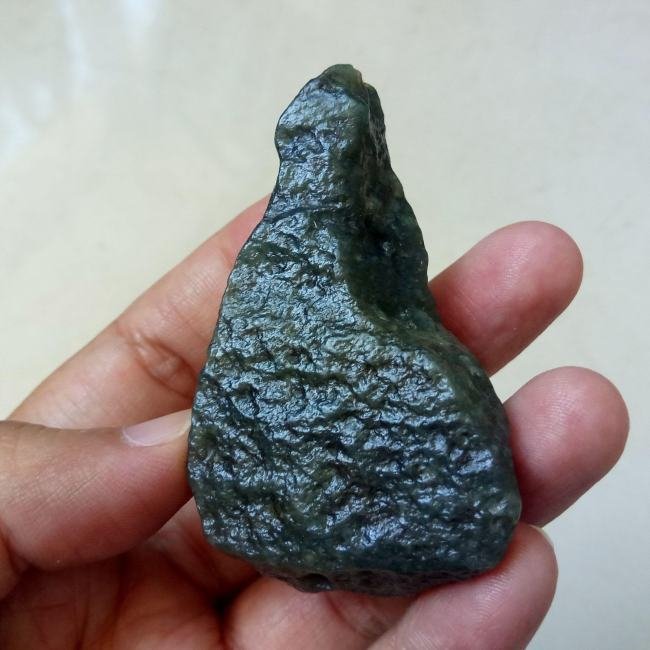 和田玉戈壁料只有绿色和白色吗？