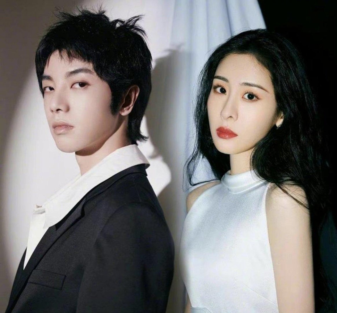 张碧晨独自带女儿过年，母女俩一起放烟花，那华晨宇呢？