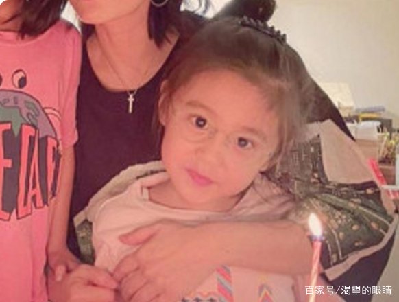 贾静雯为老公庆生，一家五口照片，你有被美到了吗？